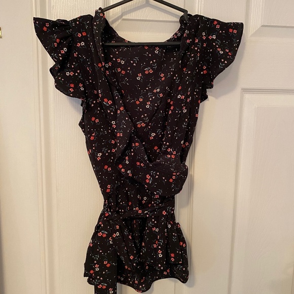 Gorgeous Summer Top - Picture 1 of 2